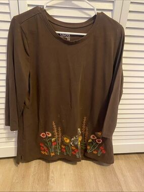 d&co Brown 1/4-Sleeve Floral Embroidered Tee
